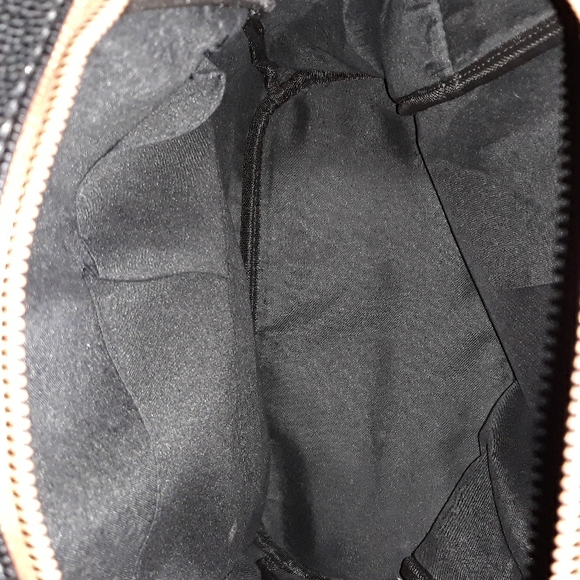 Medium sized faux leather backpack. No brand name - Picture 7 of 8